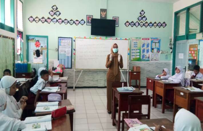 SD Al Irsyad 01 CIlacap Mendukung Kesehatan Siswa melalui Program Imunisasi