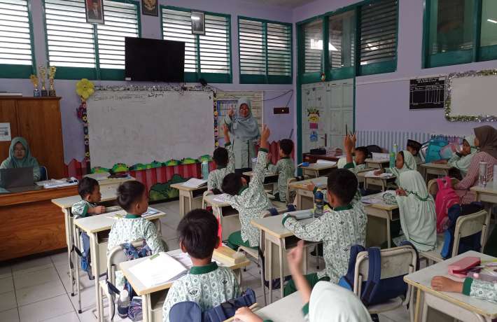 Pembagian Kartu Anggota dan Sosialisasi Perpustakaan Daarul Arqam