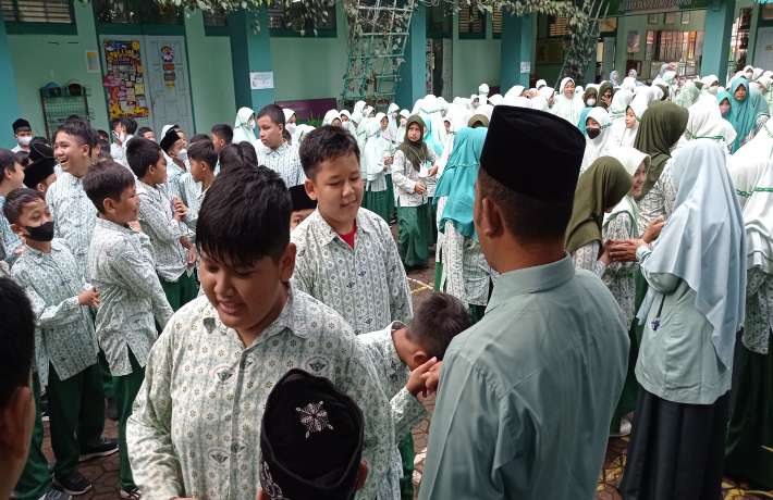 Halal Bi Halal siswa SD Al Irsyad 01 Cilacap