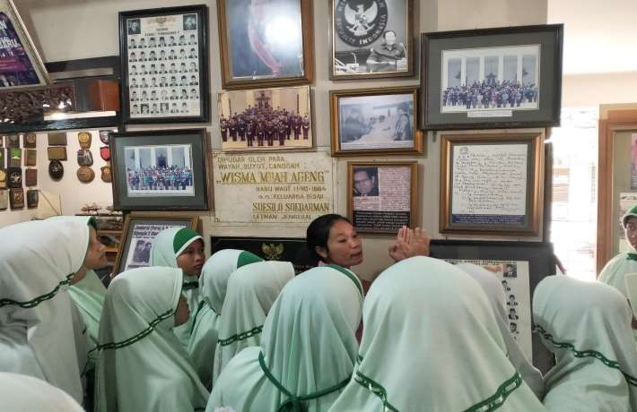 Outdoor Study Kelas 6 - Batik Rajasa Mas Maos dan Museum Susilo Sudarman Cilacap