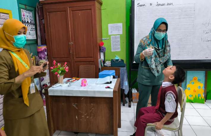 Puskesmas Cilacap Selatan Lakukan Imunisasi Sub-Pin Polio di SD Al Irsyad 01 Cilacap