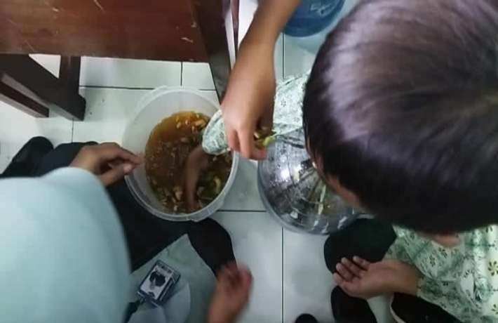 Pemanfaatan Sisa Bahan Organik untuk membuat Eco Enzim