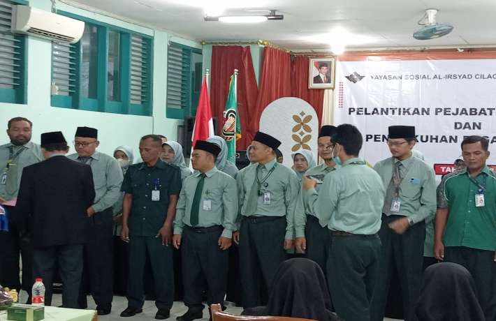 Pelantikan Pejabat Struktural dan Pengukuhan Pegawai Tetap Yayasan