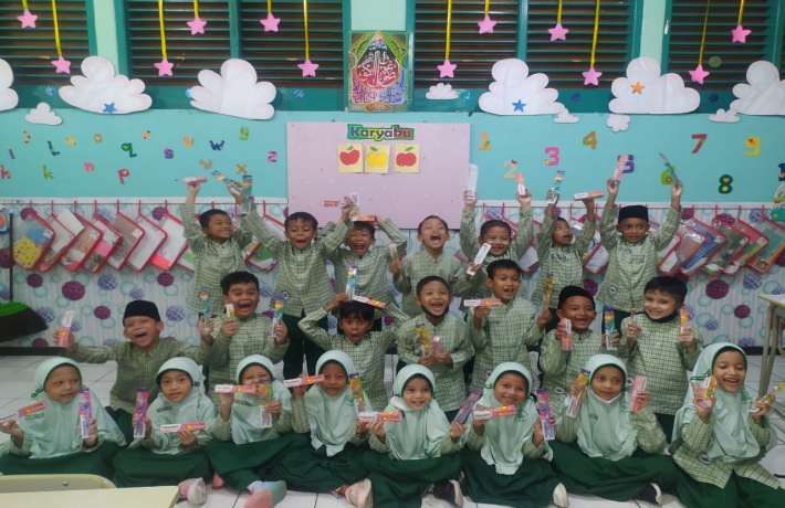 Sikat Gigi Gratis Program SHP untuk Siswa SD Al Irsyad 01 Cilacap