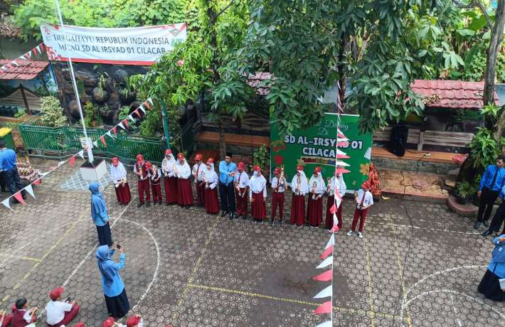 Amanat Semangat Meraih Prestasi dan Saling Menghormati pada Upacara Hari Senin